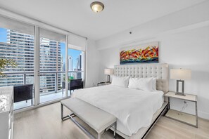 2 habitaciones, tabla de planchar con plancha y cuna de viaje 