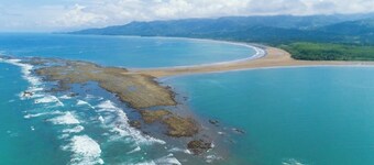 Charming 4-bedroom house with AC, WiFi in beautiful Uvita w/ whale's tail view