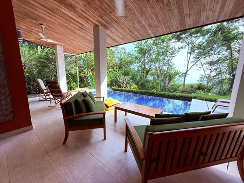 Charming 4-bedroom house with AC, WiFi in beautiful Uvita w/ whale's tail view