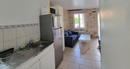 House for 2 to 4 people close to all amenities and 25 minutes from the sea