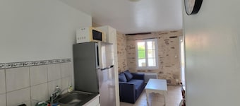 House for 2 to 4 people close to all amenities and 25 minutes from the sea