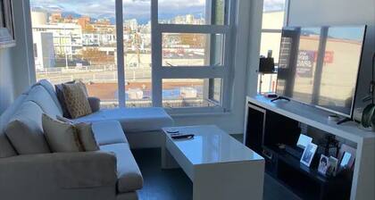 Private room and washroom-Beautiful,Mountain view,fab location,bright space