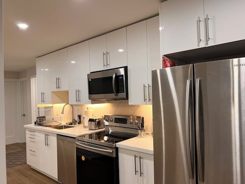 Modern 2 Bedroom 1 Parking Basement Unit