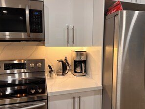 Micro-ondas, cooktop, lava-louças