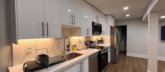  Modern 2 Bedroom 1 Parking Basement Unit