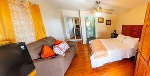 Deluxe Single Room, Balcony, Sea View | Bathroom | Shower, free toiletries, hair dryer, towels
