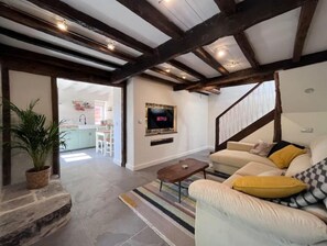 Smart TV - Lovely rural house with WiFi in secluded village between Ribadesella & Arriondas (Cangas de onis)