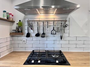 Microwave, oven, stovetop, dishwasher - Lovely rural house with WiFi in secluded village between Ribadesella & Arriondas (Cangas de onis)