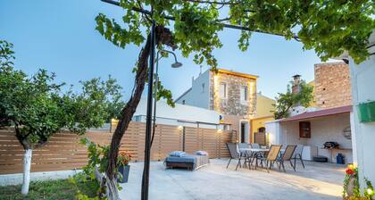 Nikos StoneHouse family home, located in the center of Prines