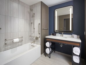 Articles de toilette gratuits, sèche-cheveux, serviettes fournies, savon