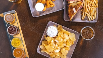 3 restaurants, breakfast served