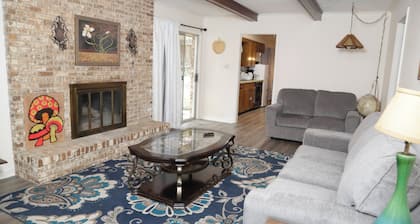 Charming 3-bedroom house in wonderful Jackson with AC, fitness room, WiFi