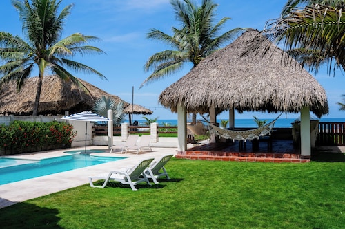 Spacious 5-bedroom Waterfront House with AC in beautiful Costa del Sol