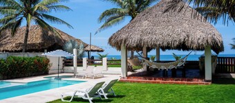 Spacious 5-bedroom Waterfront House with AC in beautiful Costa del Sol