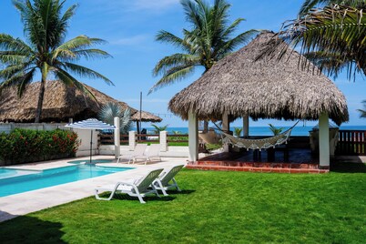 Spacious 5-bedroom Waterfront House with AC in beautiful Costa del Sol