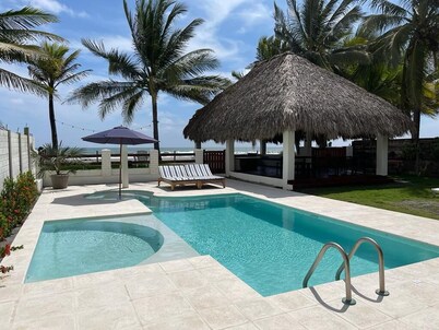 Spacious 5-bedroom Waterfront House with AC in beautiful Costa del Sol