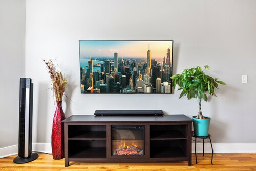 Spacious 3BR Family Stay w/ Central Air & Patio; Near Lakefront and UChicago