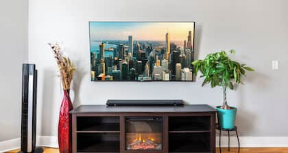 Spacious 3BR Family Stay w/ Central Air & Patio; Near Lakefront and UChicago