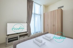 4 bedrooms, iron/ironing board, WiFi