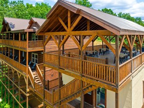 تناول الطعام بالخارج