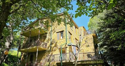 Levon's Cathedral: Emerald Room