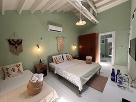 Minibar, caja de seguridad en la habitación, wifi gratis y ropa de cama 