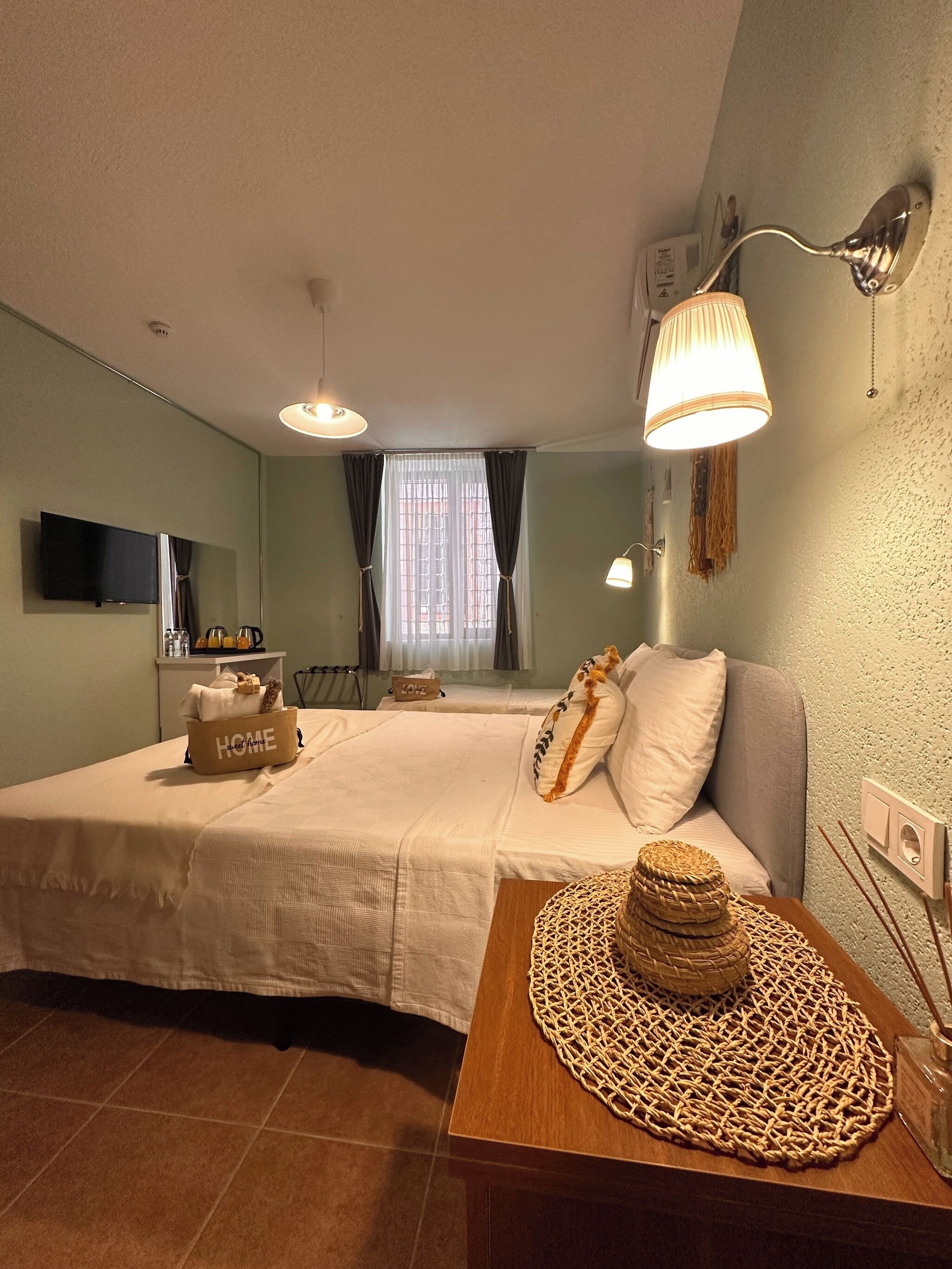 Minibar, coffres-forts dans les chambres, Wi-Fi gratuit, draps fournis