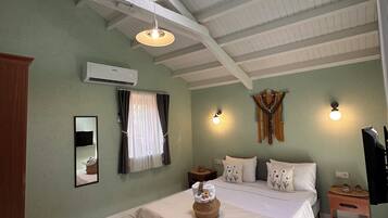 Comfort Room | Minibar, in-room safe, free WiFi, bed sheets