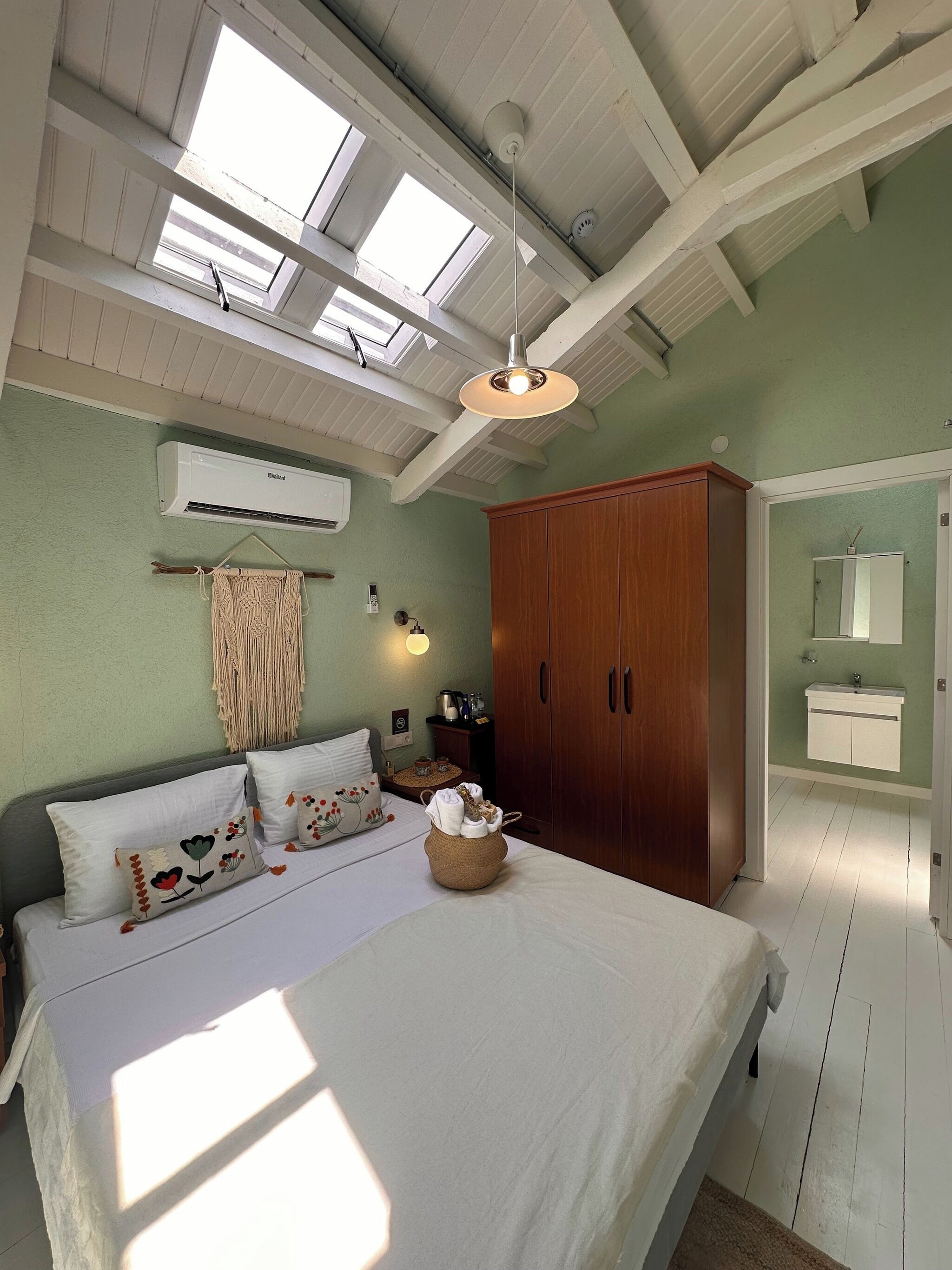 Minibar, coffres-forts dans les chambres, Wi-Fi gratuit, draps fournis
