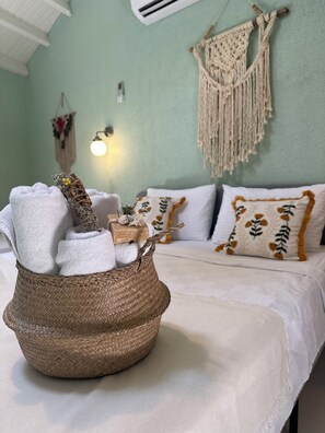 Comfort Room | Minibar, in-room safe, free WiFi, bed sheets - Hanole Macaron Guest House (Ayvalik)