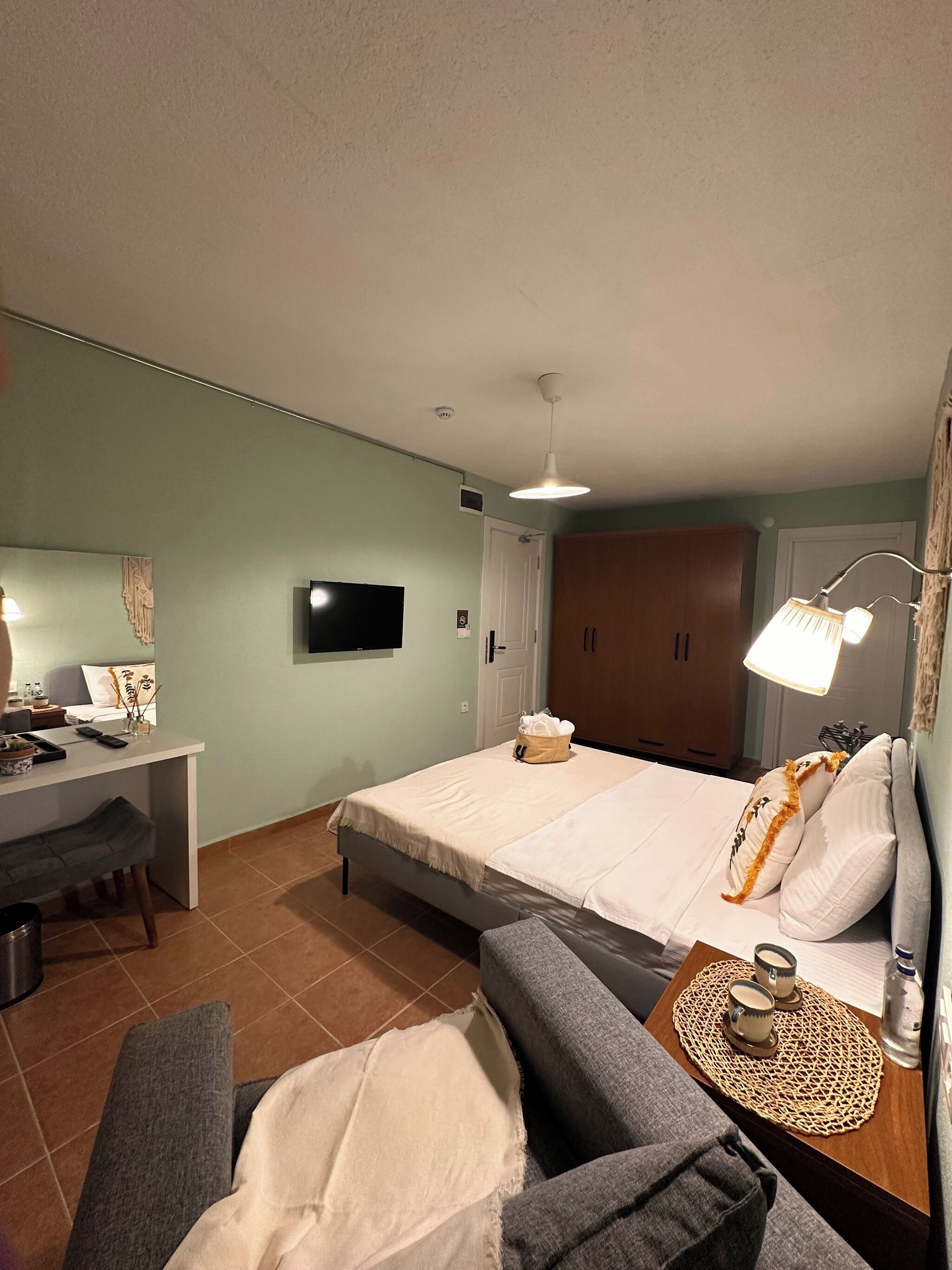 Minibar, coffres-forts dans les chambres, Wi-Fi gratuit, draps fournis