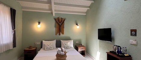 Minibar, in-room safe, free WiFi, bed sheets