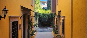 Hanole Macaron Guest House