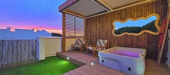 A haven of peace between sea and lake. Nature & spa view
