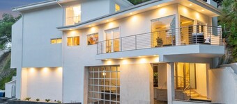 Belden View - Architectural Beauty w/ Skyline Views & Rooftop Spa