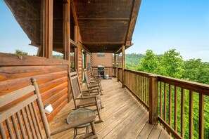Terrace/patio - 3 miles to Dollywood! Mountain views! Hot tub! Family fun! (Sevierville)