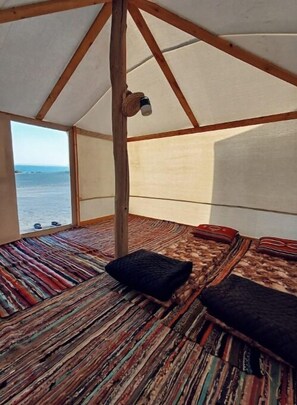 2 bedrooms, bed sheets