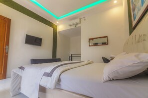 Deluxe Double Room | Desk, laptop workspace, free WiFi - Morobudur Guesthouse (Borobudur)