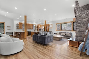 Fernseher, Kamin, Tischtennisplatte, Stereoanlage