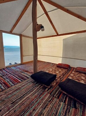 2 bedrooms, bed sheets