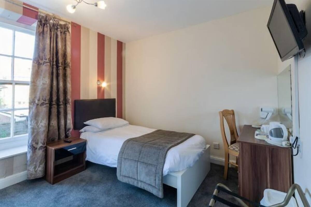 Skrivebord, arbejdsområde til bærbare computere, mørklægningsgardiner