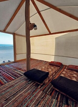 2 bedrooms, bed sheets