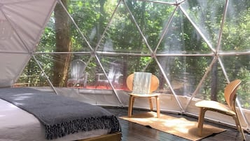 1 bedroom, bed sheets