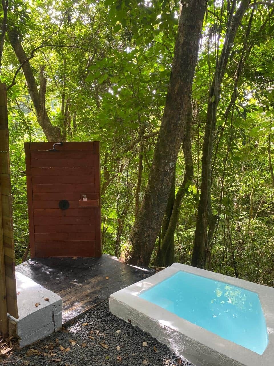 Bain à remous extérieur