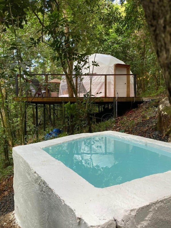 Bain à remous extérieur