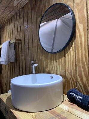 Towels, soap, shampoo, toilet paper