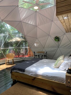 1 bedroom, bed sheets