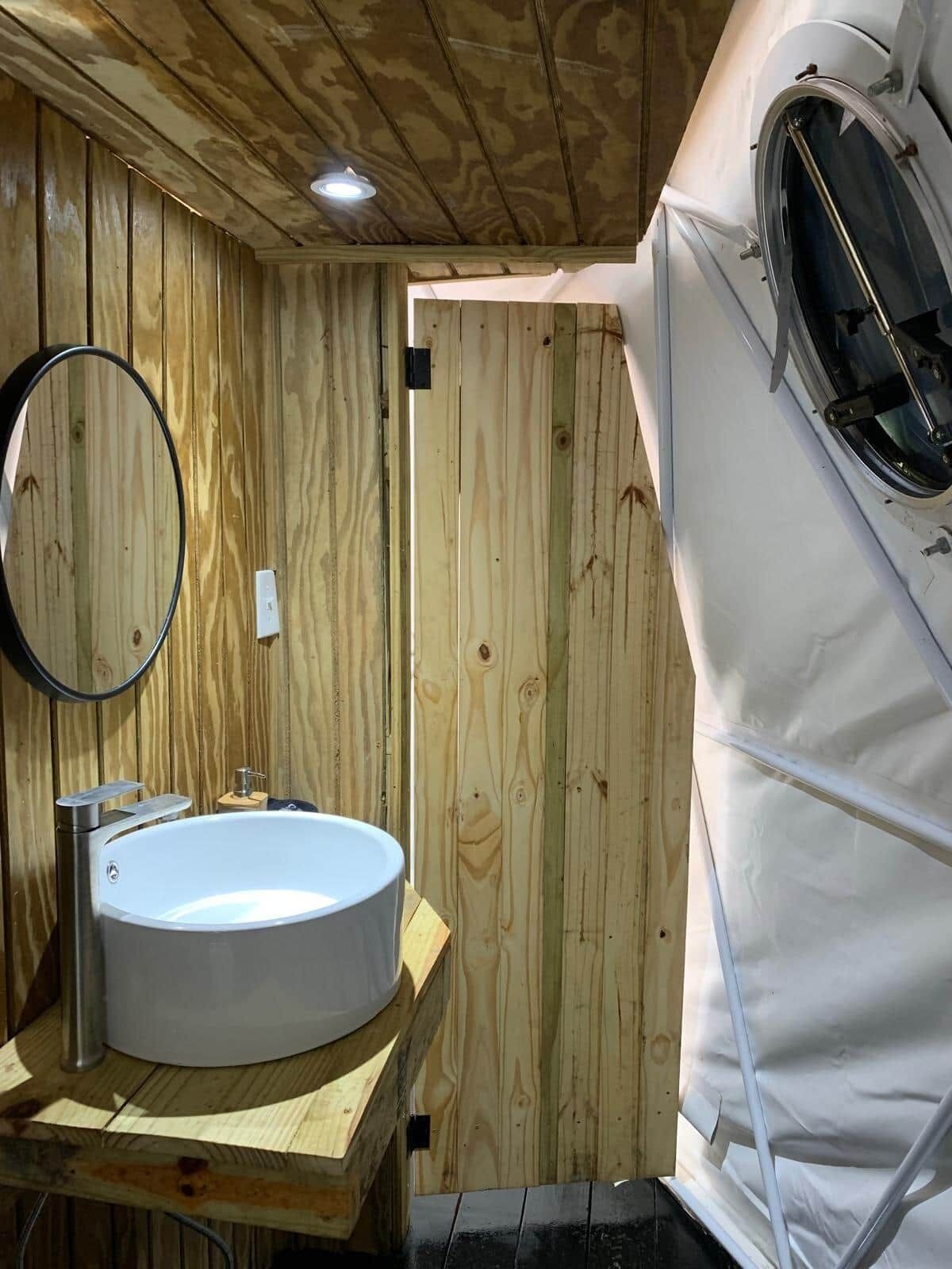 Towels, soap, shampoo, toilet paper