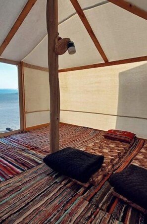 2 bedrooms, bed sheets