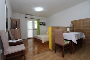 1 chambre, Wi-Fi gratuit, draps fournis